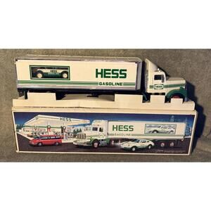 Hess 18 Wheeler and Racer Toy Semi-Truck with Lights 1992 Vintage